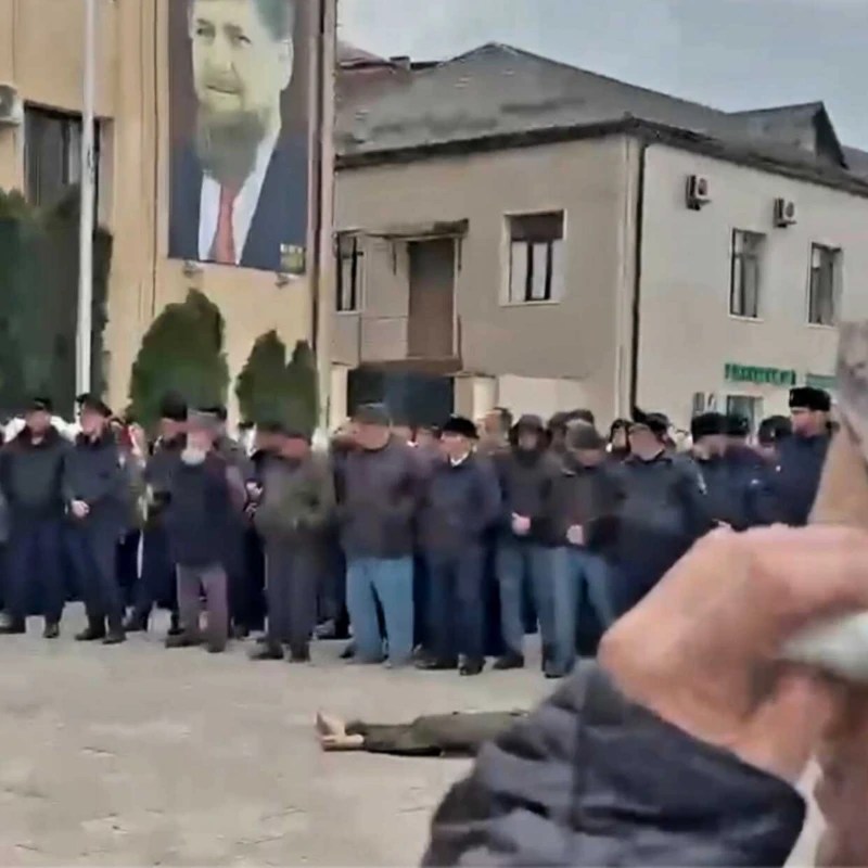 Россия катится в средневековье: в Чечне тело подростка выставили на всеобщее&nbsp;обозрение