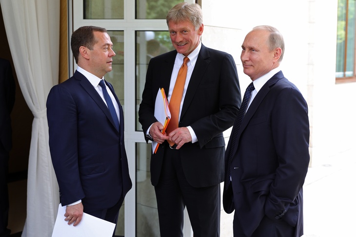 «Двуличие под мрамором Кремля: как Дмитрий Песков охраняет мораль, которую сам&nbsp;нарушает»